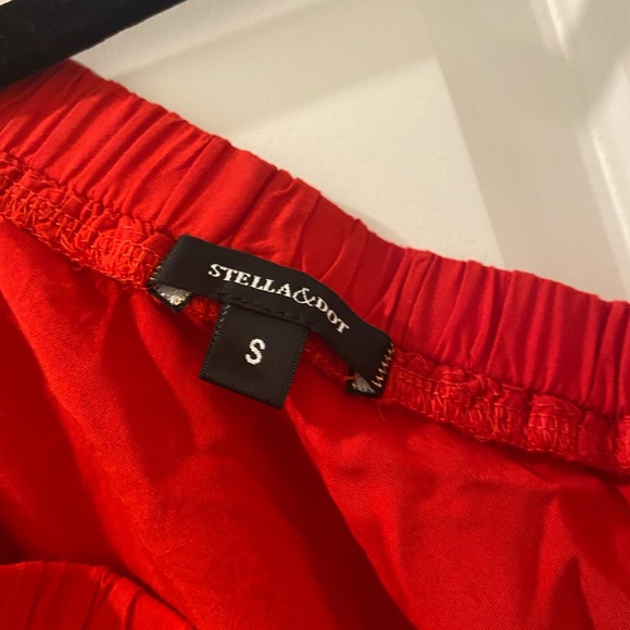 Stella and Dot red one shoulder top - Picture 3 of 4